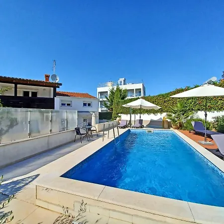 Sebelja Apartament *