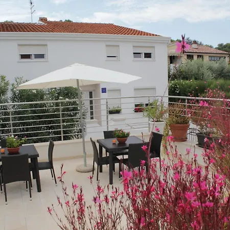 Sebelja Apartament *